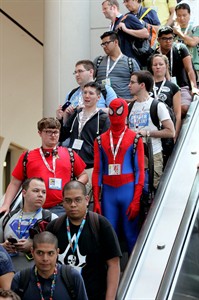 Spider-Man swoops into Comic-Con in full costume, shares stage with Jamie Foxx | iNFOnews.ca Spider-Man swoops into Comic-Con in full costume, shares stage with Jamie Foxx | iNFOnews.ca