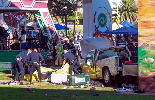 Truck plunges off San Diego bridge into crowd below; 4 dead | iNFOnews.ca