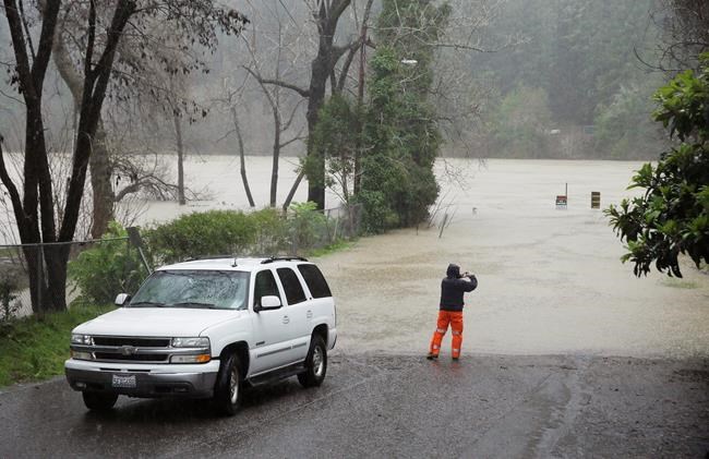 Latest: Chopper touring flood area spots woman in distress | iNFOnews.ca Latest: Chopper touring flood area spots woman in distress | iNFOnews.ca