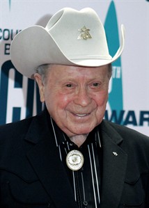 Little Jimmy Dickens dies at hospital at 94, spokeswoman says; was oldest Grand Ole Opry star | iNFOnews.ca Little Jimmy Dickens dies at hospital at 94, spokeswoman says; was oldest Grand Ole Opry star | iNFOnews.ca