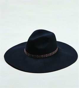 With runway shows and pop-up shops, fashion aims to share spotlight with music at Coachella | iNFOnews.ca