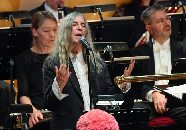 Patti Smith explains Dylan lyric flub in candid essay | iNFOnews.ca Patti Smith explains Dylan lyric flub in candid essay | iNFOnews.ca