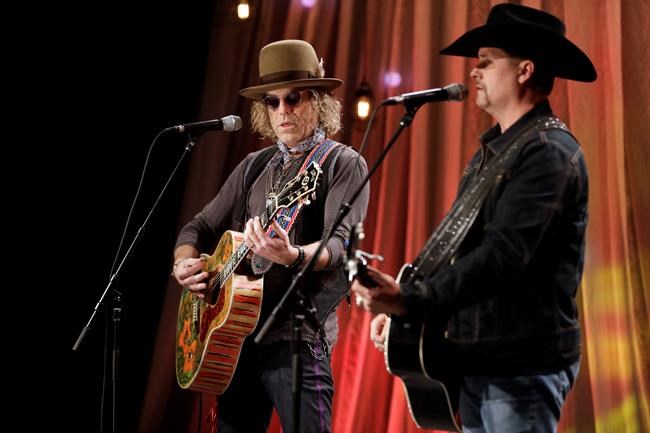 Many in country music mum over gun issues after Vegas deaths | iNFOnews.ca
