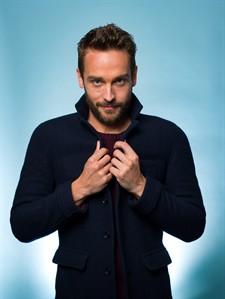 'Sleepy Hollow' star Tom Mison predicts fans won't sleep after revelations in Season 1 finale | iNFOnews.ca