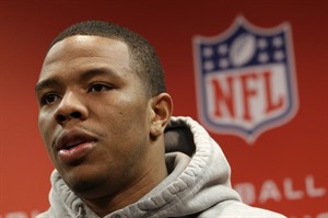 TV networks largely shelving to disturbing video involving football player Ray Rice | iNFOnews.ca CP29851988
