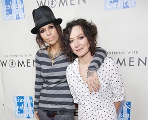 Sara Gilbert takes to 'The Talk' to announce the birth of her son with rocker wife Linda Perry | iNFOnews.ca CP32121546