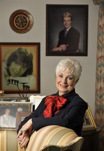 Shirley Jones postpones 80th birthday skydive after sons, grandchildren intervene | iNFOnews.ca