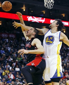 Warriors outlast Raptors 125-118 to snap 4-game skid in Bogut's latest return | iNFOnews.ca Warriors outlast Raptors 125-118 to snap 4-game skid in Bogut's latest return | iNFOnews.ca