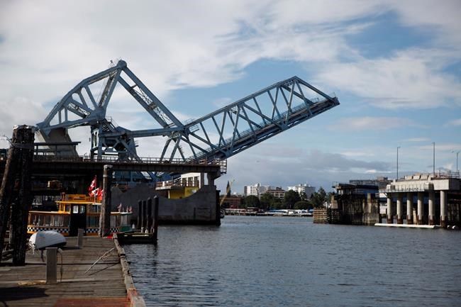 Delayed Victoria bridge project spans continents, cultural issues | iNFOnews.ca CP2116031432