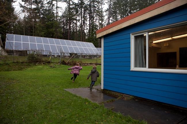 Solar power lights school at off-the-grid Vancouver Island alternative bastion | iNFOnews.ca CP278413781