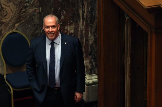 Truce called, wine flows again, in B.C.-Alberta trade war over pipeline | iNFOnews.ca