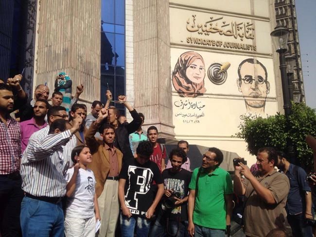 Egypt journalists stage protest over police raid at union | iNFOnews.ca Egypt journalists stage protest over police raid at union | iNFOnews.ca