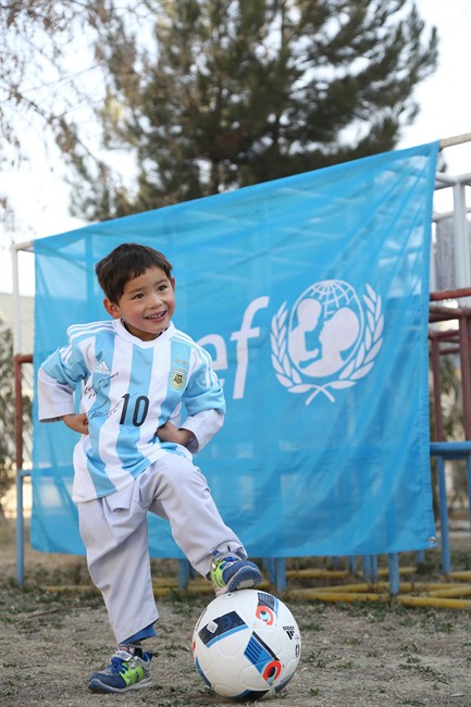 Afghan boy in homemade shirt looking to meet Lionel Messi | iNFOnews.ca