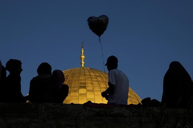 Gaza residents pray near Israel as Muslims mark major feast | iNFOnews.ca Gaza residents pray near Israel as Muslims mark major feast | iNFOnews.ca