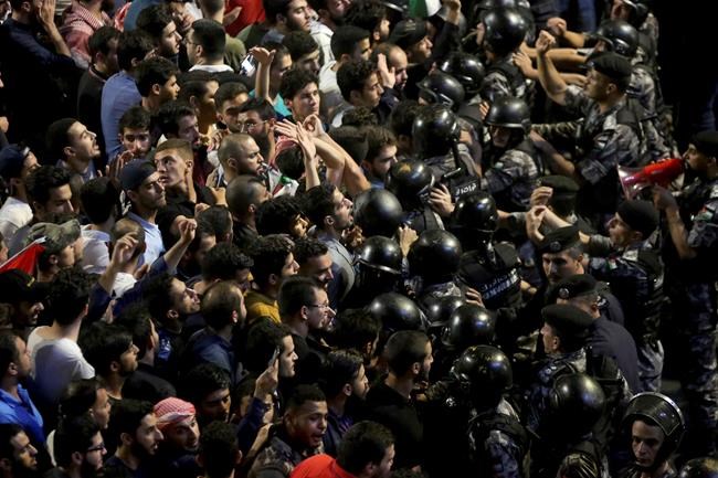 Jordan PM caught between angry public, international lenders | iNFOnews.ca Jordan PM caught between angry public, international lenders | iNFOnews.ca