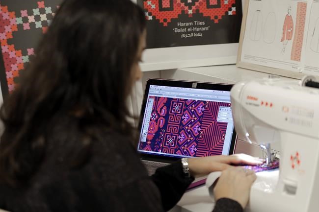 Iconic Palestinian robe fashions a new political symbol | iNFOnews.ca