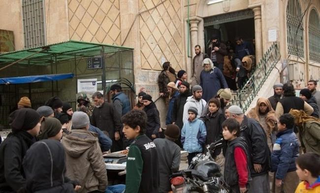 IS holds terrified civilians as human shields in Syrian city | iNFOnews.ca CP255719575