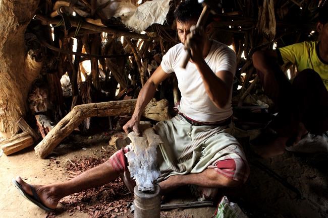 Yemeni smiths beat missiles into knives, not ploughshares | iNFOnews.ca