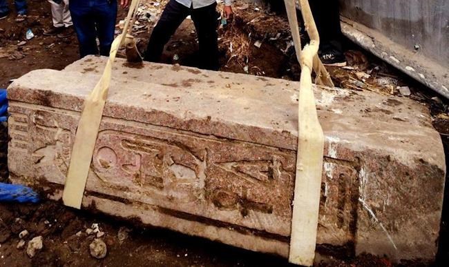Egypt moves ancient gate to new museum | iNFOnews.ca CP253437481