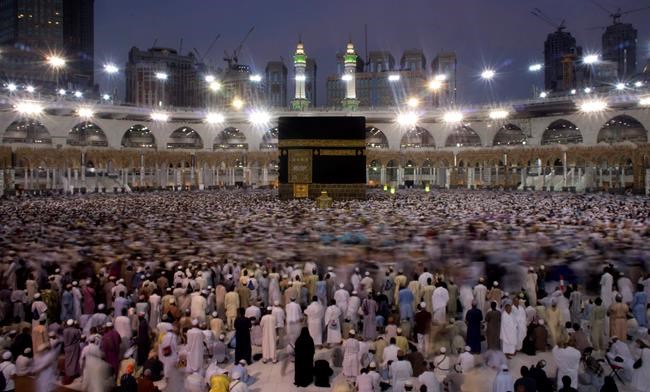 Pilgrims return to Mecca as Saudi eases virus restrictions | iNFOnews.ca Pilgrims return to Mecca as Saudi eases virus restrictions | iNFOnews.ca