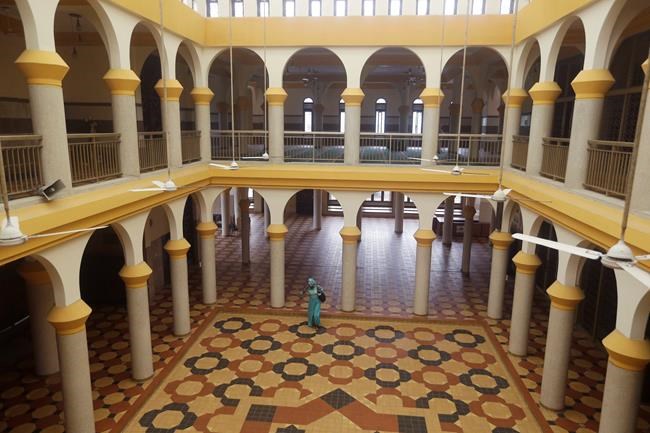 Muslims try to keep Ramadan spirit amid virus restrictions | iNFOnews.ca Muslims try to keep Ramadan spirit amid virus restrictions | iNFOnews.ca