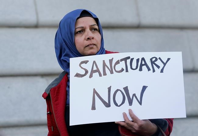 Trump moves to 'build that wall' with Mexico, curb refugees | iNFOnews.ca
