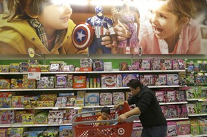 US shopping spree began early as retailers opened on Thanksgiving through Black Friday | iNFOnews.ca CP26183342