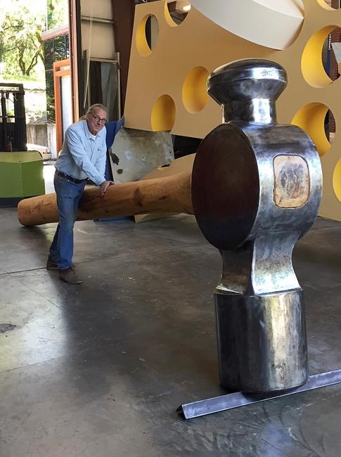 Giant hammer artwork stolen in Northern California | iNFOnews.ca Giant hammer artwork stolen in Northern California | iNFOnews.ca