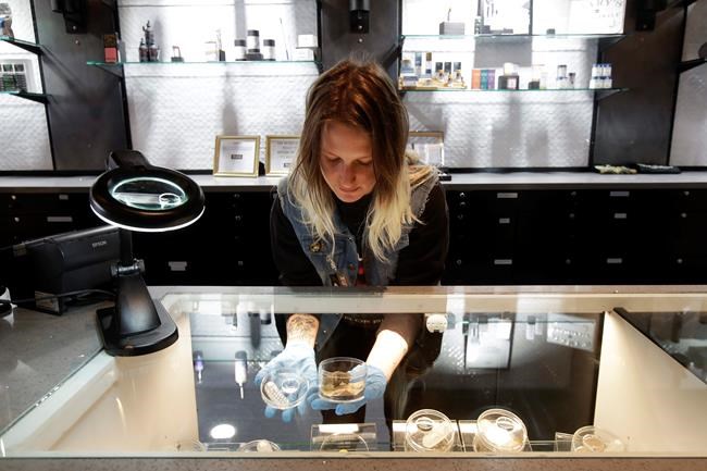 A pot shop at your door: Home delivery surges amid outbreak | iNFOnews.ca A pot shop at your door: Home delivery surges amid outbreak | iNFOnews.ca