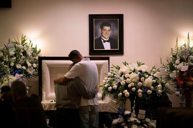 Thousands warmly recall officer hailed as bar shooting hero | iNFOnews.ca
