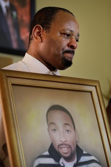 No charges for 2 LAPD officers in killing of black man | iNFOnews.ca