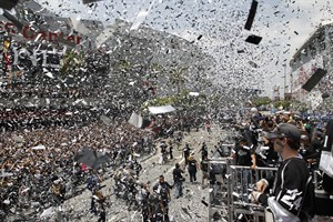Return of the Kings: Los Angeles' Stanley Cup champions celebrate with parade and rally | iNFOnews.ca CP18801726