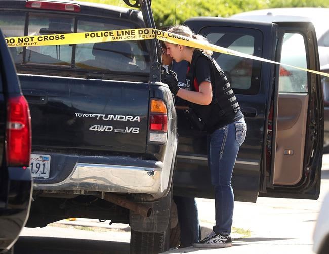 Police: Gunman, victims shot before hours-long standoff | iNFOnews.ca CP502017009