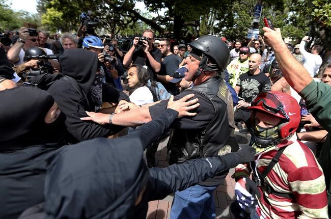 20 arrested in California pro and anti-Trump rallies | iNFOnews.ca 20 arrested in California pro and anti-Trump rallies | iNFOnews.ca