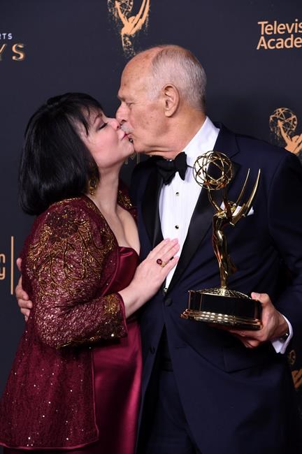 'SNL' hosts Dave Chappelle, Melissa McCarthy win Emmy Awards | iNFOnews.ca