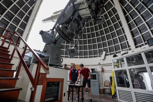 Canadian PM Trudeau and LA mayor toast friendship with hike | iNFOnews.ca