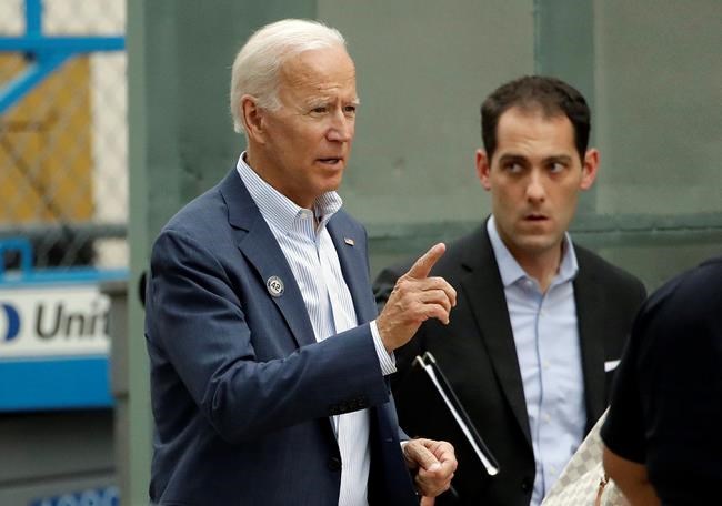 Biden's top 2020 Democratic rivals avoid rush to defend him | iNFOnews.ca