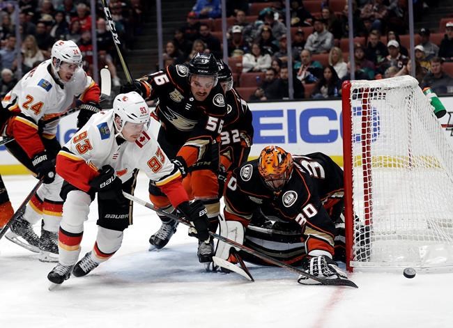 Getzlaf leads Ducks to 3-2 victory over Flames | iNFOnews.ca