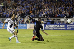 Keane scores twice, Galaxy advance to Western Conference finals | iNFOnews.ca CP20696438
