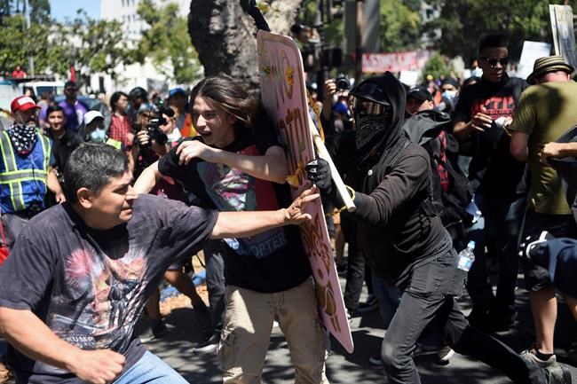 Black-clad anarchists swarm anti-hate rally in California | iNFOnews.ca