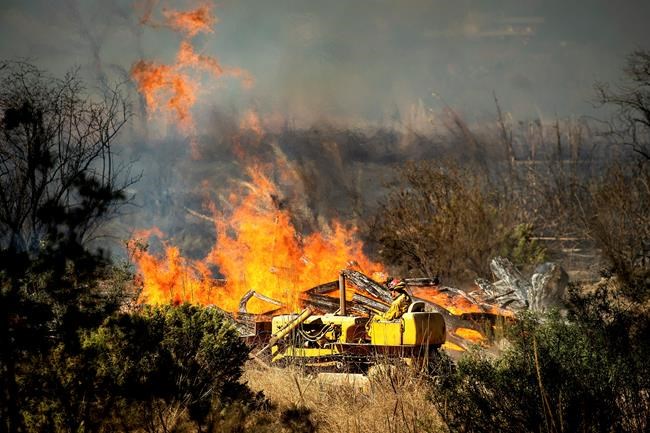 California firefighters struggle with big wildfire | iNFOnews.ca