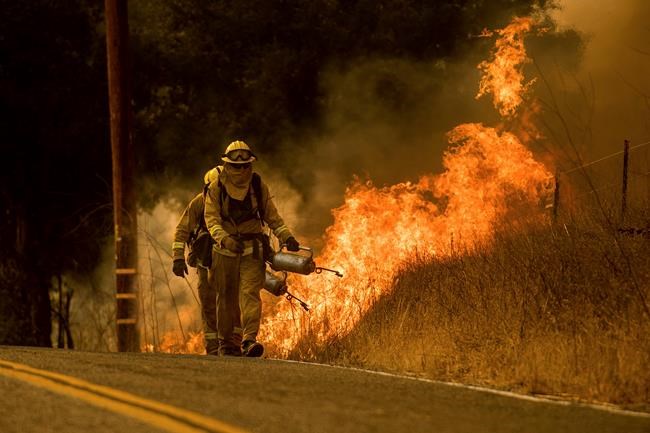 The Latest: Officials urge Santa Barbara residents to flee | iNFOnews.ca CP1165413281
