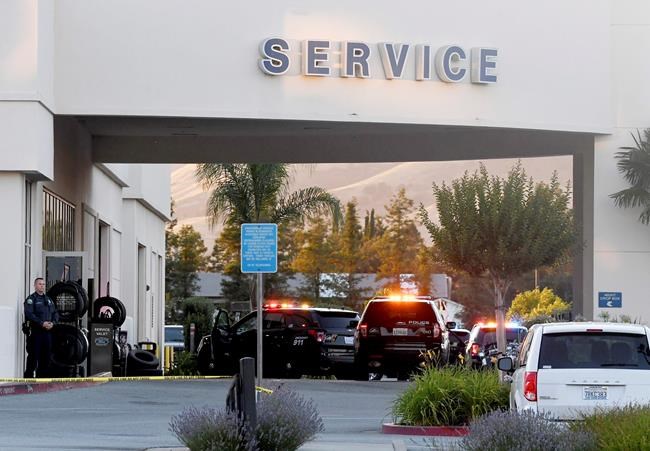 Gunman kills 2 at California car dealer, kills himself | iNFOnews.ca
