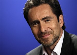 Demian Bichir builds a TV 'Bridge' to shine light on border debate between US and Mexico | iNFOnews.ca CP24158082