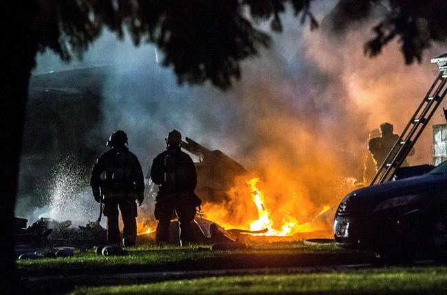 The Latest: 3 dead, 2 injured as plane hits California homes | iNFOnews.ca CP215230748