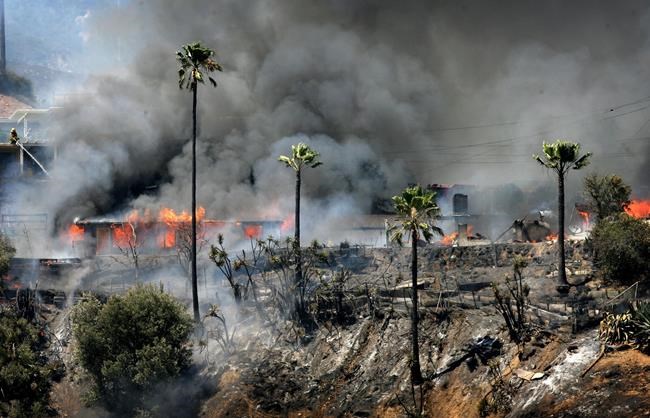 4 California National Guard helicopters fight wildfires | iNFOnews.ca