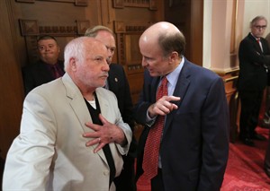Richard Dreyfuss tells California lawmakers that politics should be a noble calling | iNFOnews.ca CP29580477