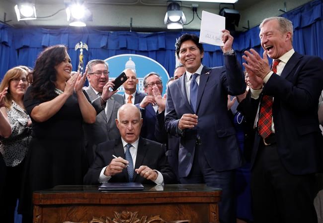 The Latest: Brown sees new California energy policy as model | iNFOnews.ca CP790520058