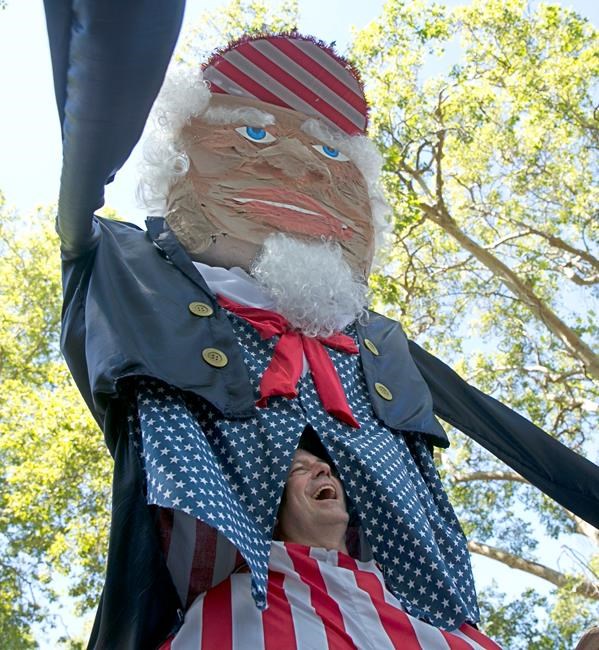 Flag-waving Californians flock to July 4 parades, parties | iNFOnews.ca