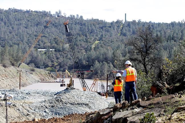 Massive debris pile emerges from water near troubled dam | iNFOnews.ca CP1716027595